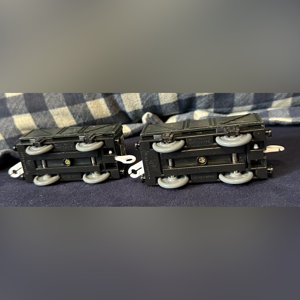 Thomas & Friends Black Troublesome Train Trucks with cargo - Picture 9 of 9